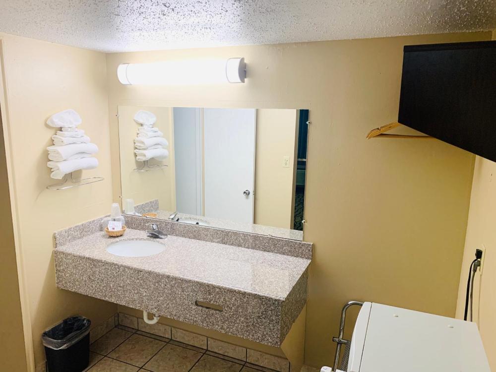 Deluxe Queen Room interior